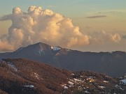 79 Bei nuvoloni sovrastano il Canto Alto